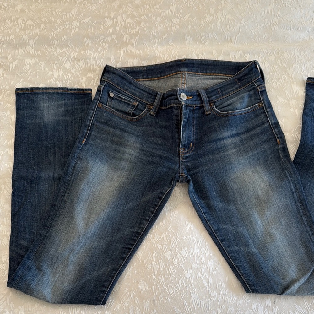 Straight leg distressed style jeans
